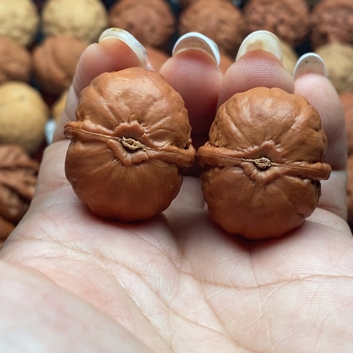 核桃精品文玩核桃手捻玉枕元宝