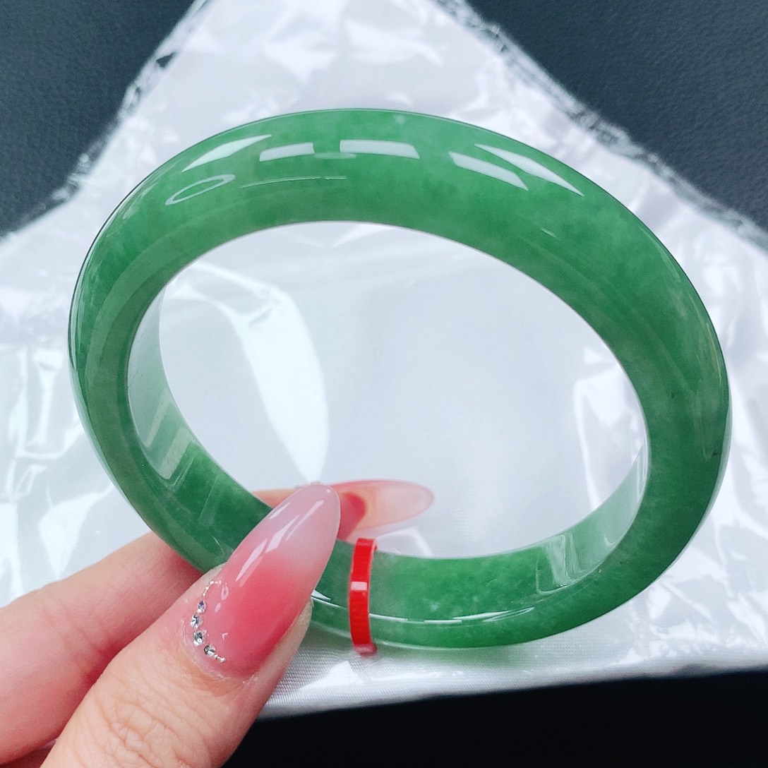 翡翠手镯未镶嵌58圈