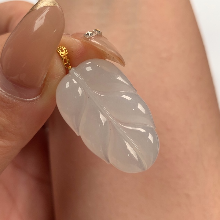翡翠颈饰18K金镶嵌叶子