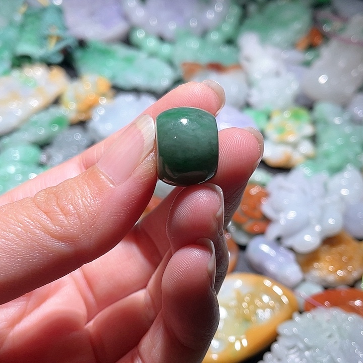 颈饰未镶嵌翡翠天