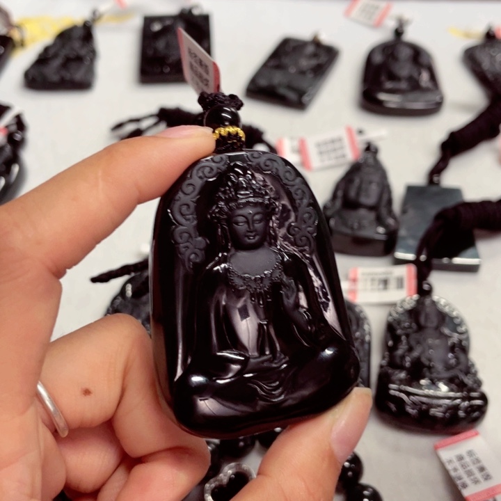 颈饰未镶嵌翡翠碌**为