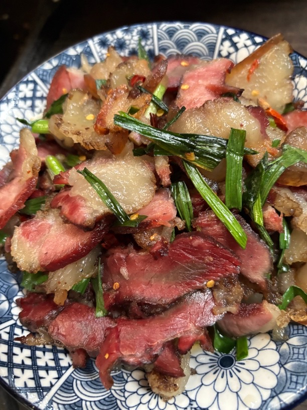 湘西正宗柴火烟熏老腊肉