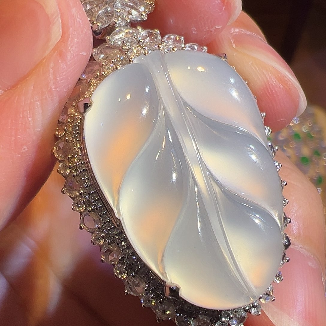 翡翠颈饰18K金镶嵌高冰叶子极光白