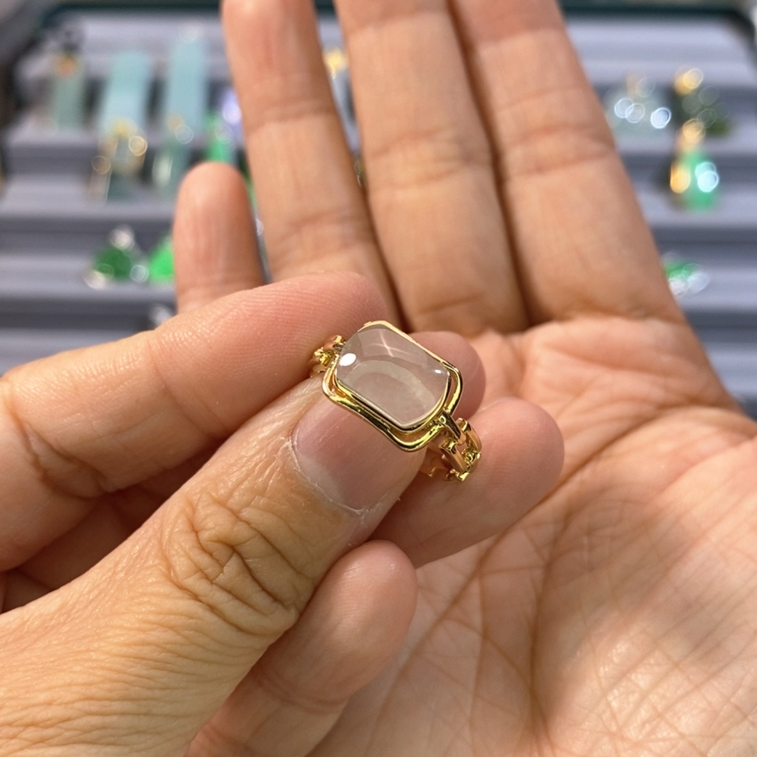 翡翠戒指18K金镶嵌没****?