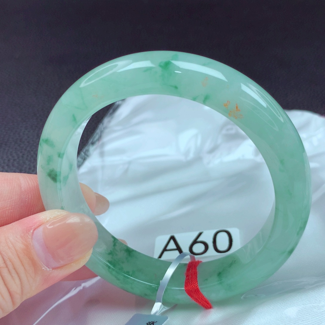 翡翠手镯未镶嵌手镯88