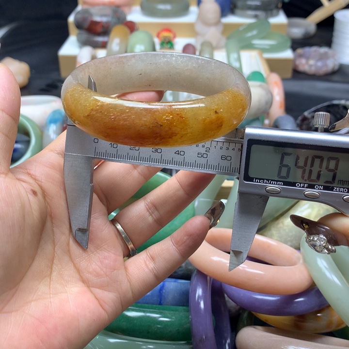 未镶嵌手镯石英质玉