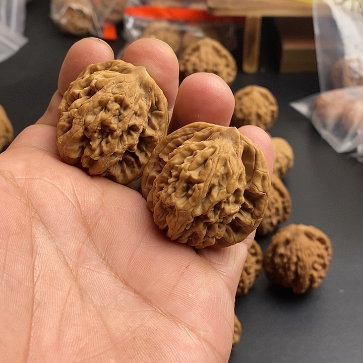 核桃文玩核桃，麦穗骨头，点灯牌可得