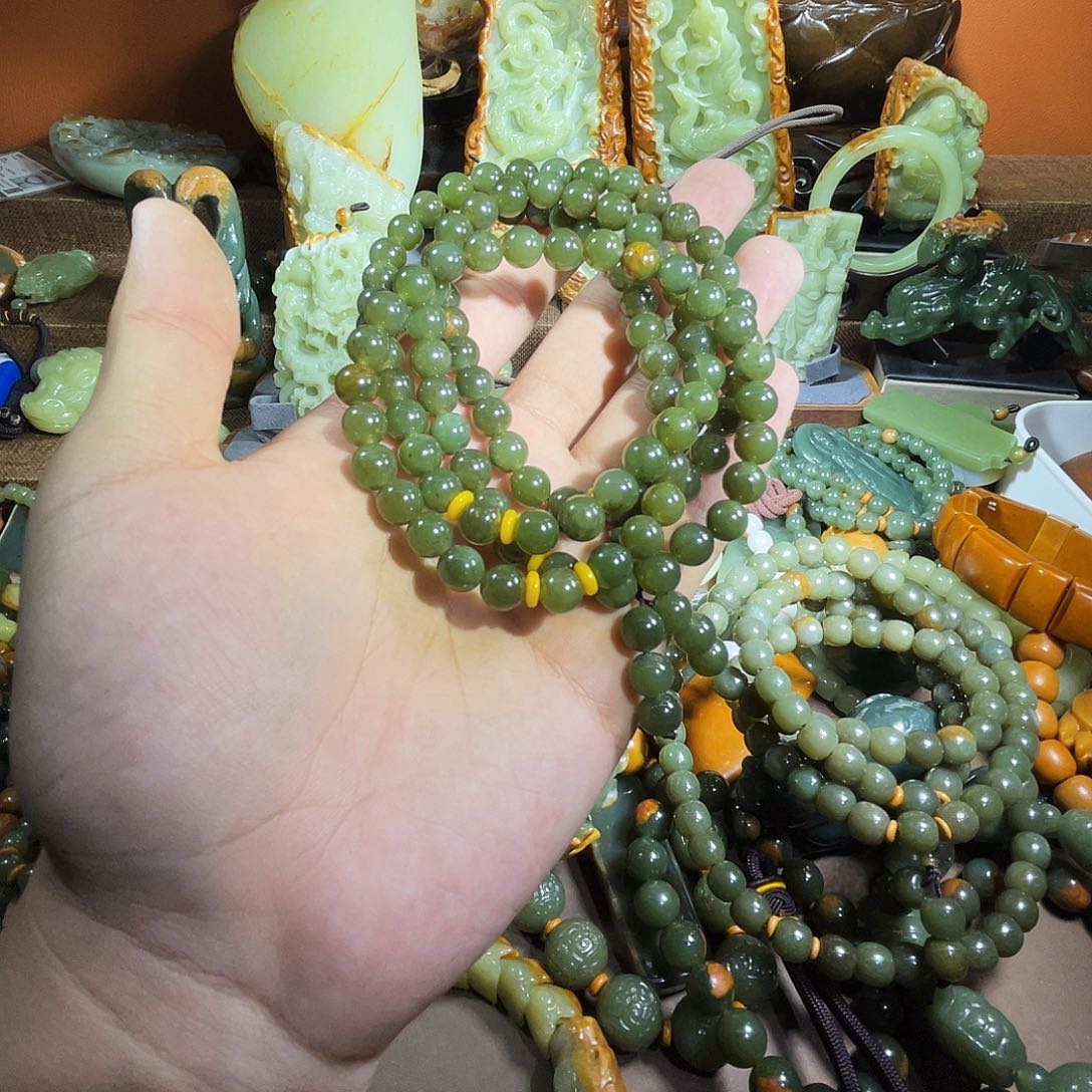 透闪石质玉未镶嵌珠宝奇石