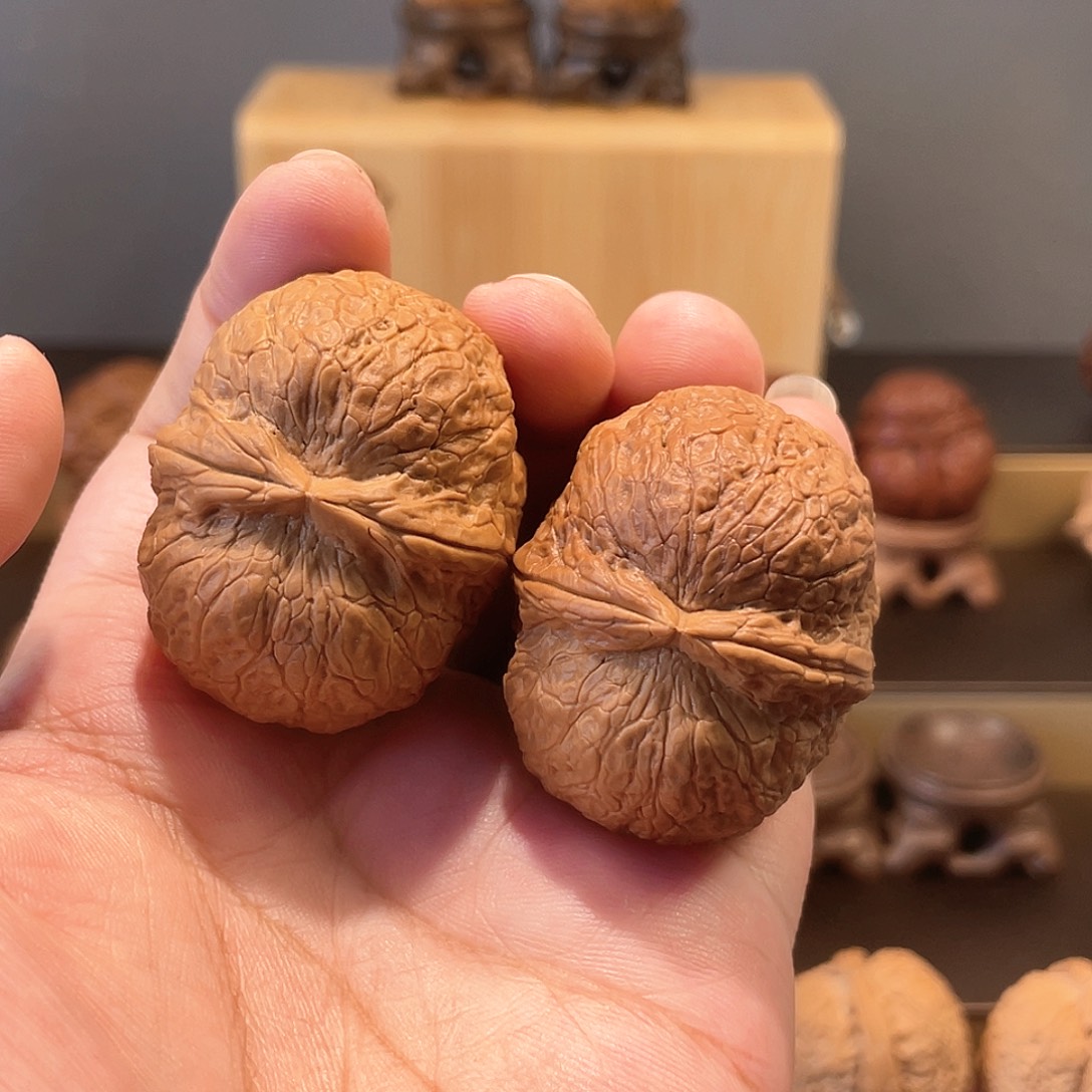 文玩核桃把件蟒纹虎头