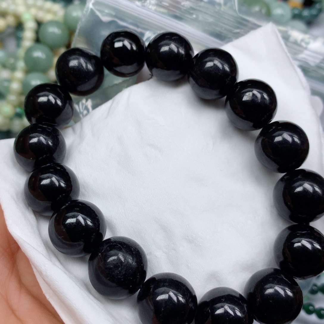 翡翠颈饰未镶嵌珠子