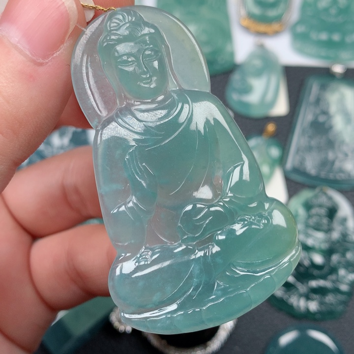 翡翠颈饰未镶嵌翡翠