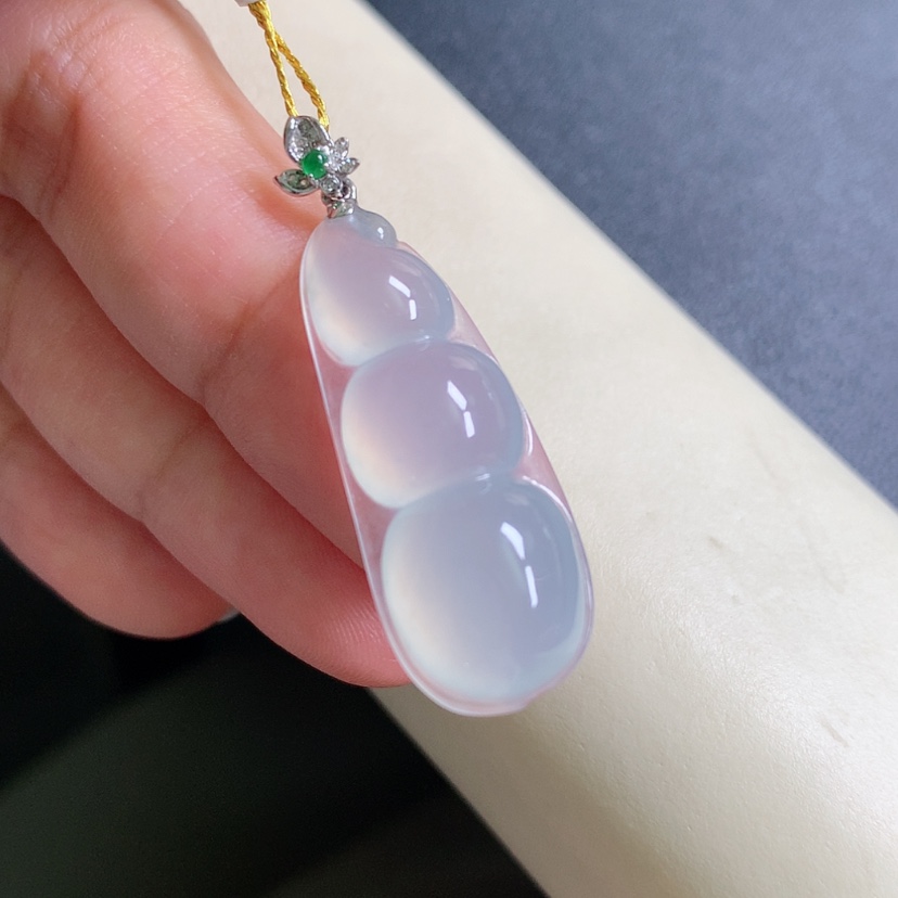 【闪购商品】翡翠颈饰18K金镶嵌福豆