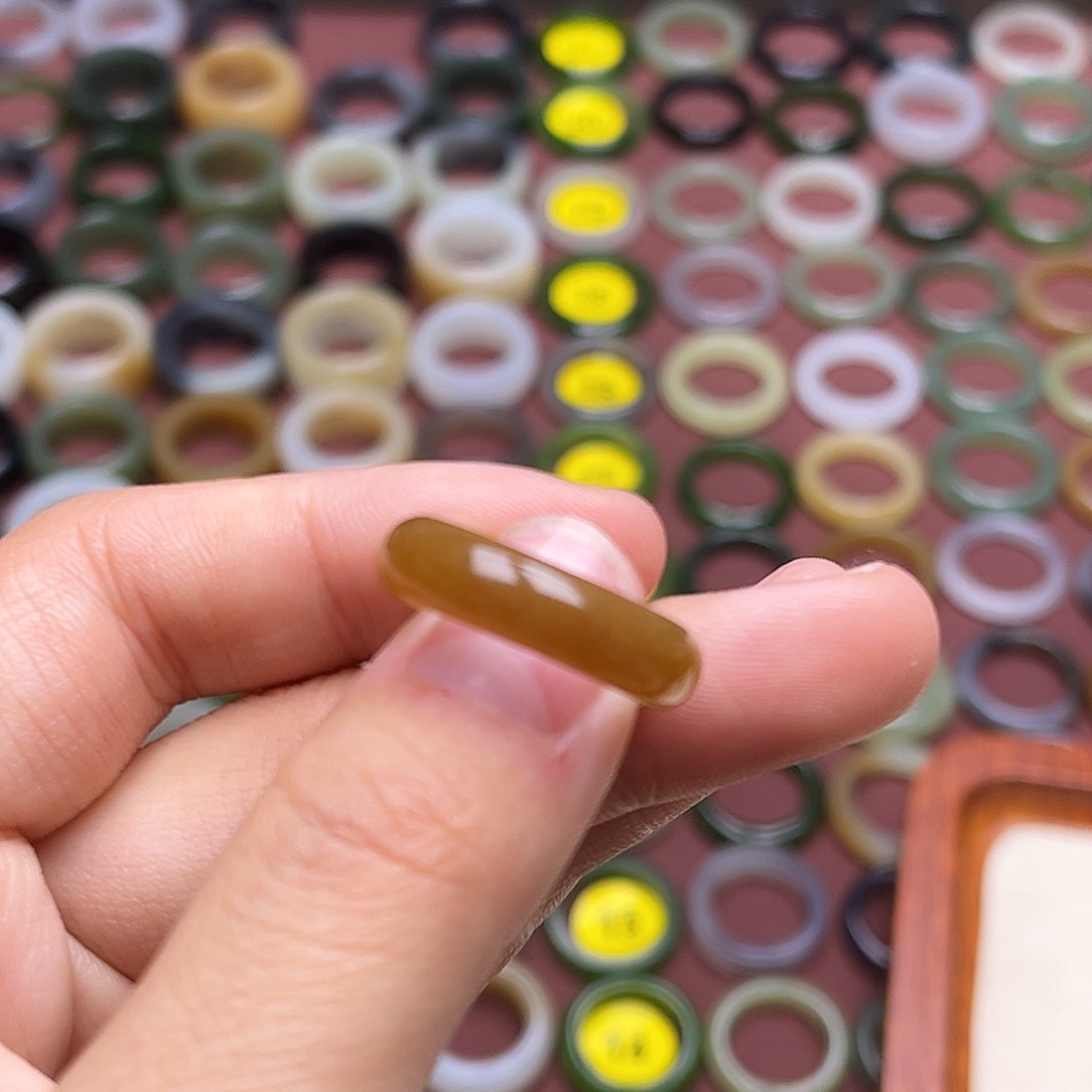 和田玉戒指未镶嵌14码太妃糖 无鉴赏