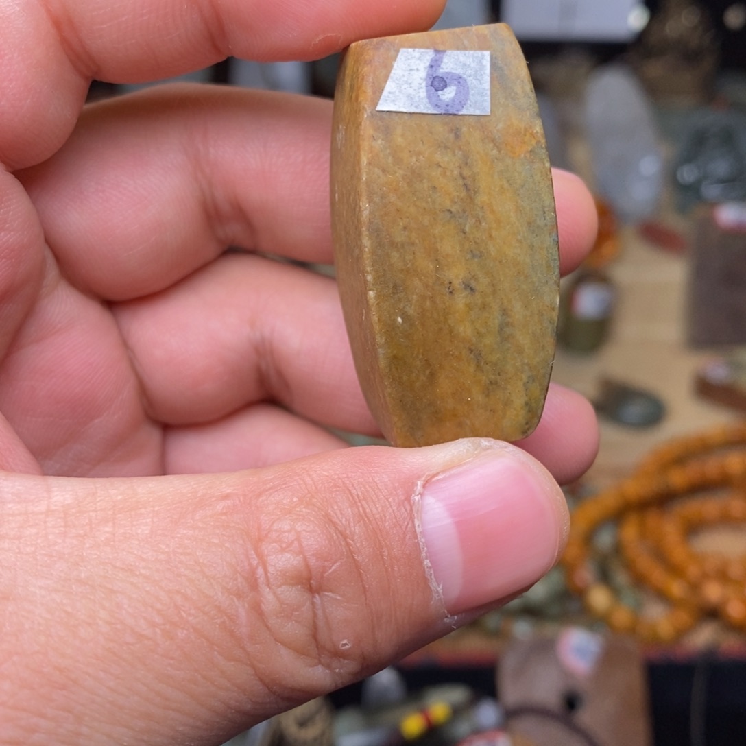 岫岩河磨玉（透闪石质玉）颈饰未镶嵌
