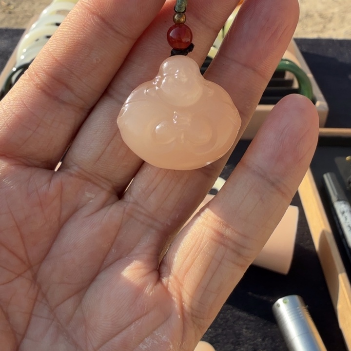 玉藕粉色抱抱佛吊坠