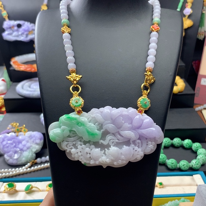 翡翠颈饰未镶嵌翡翠鱼线莲花