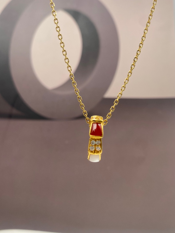 莫桑石18K黄莫桑钻蛇圈吊坠经典精美（不含链）