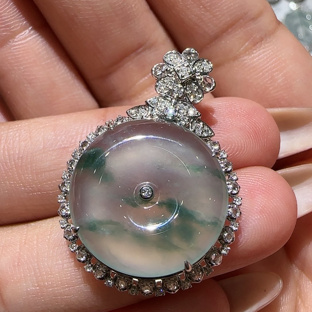 【闪购商品】颈饰18K金镶嵌翡翠天然