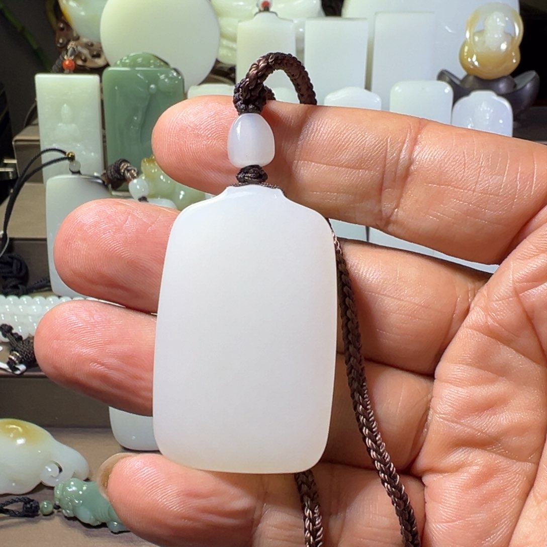 和田玉颈饰未镶嵌如**动