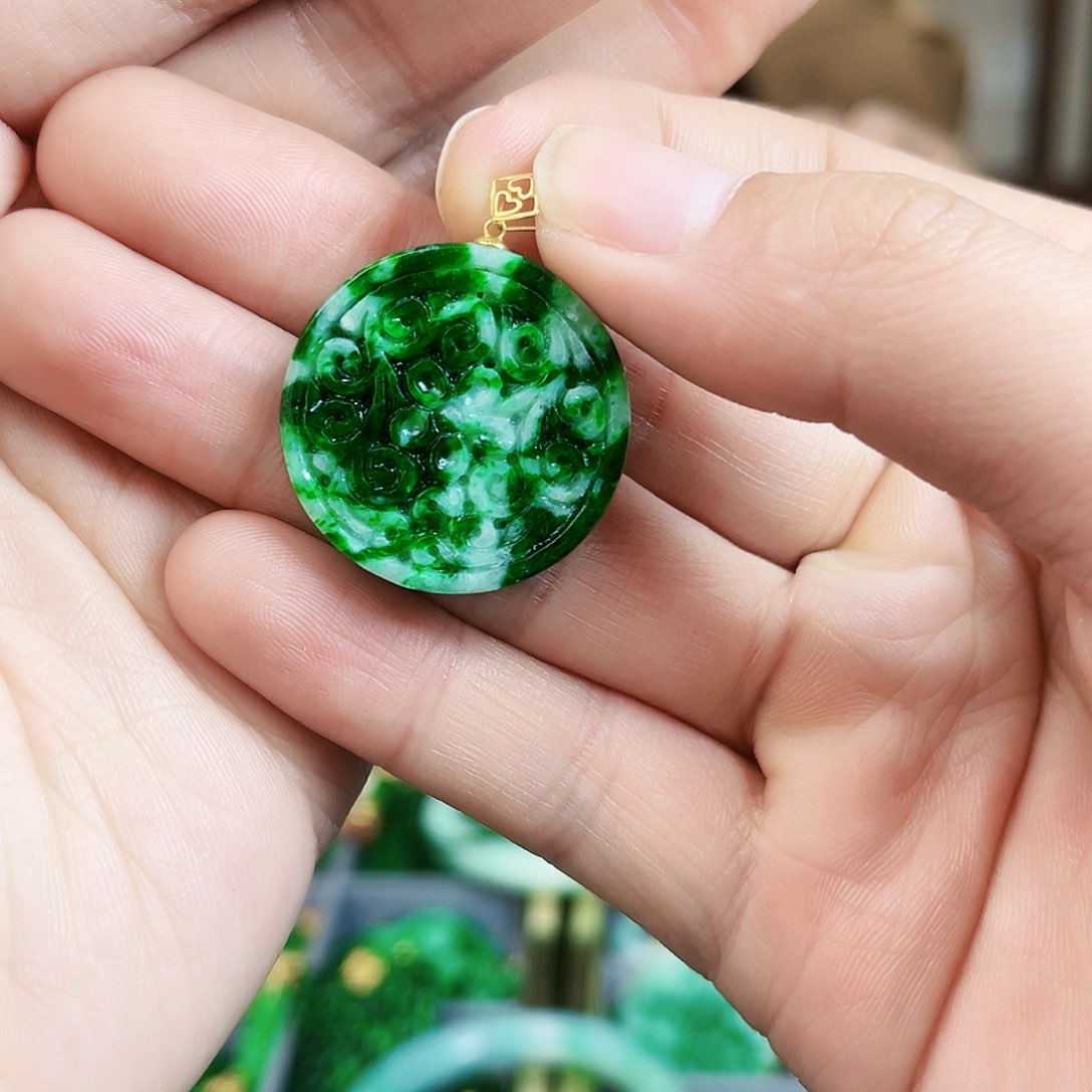 翡翠颈饰18K金镶嵌吊坠