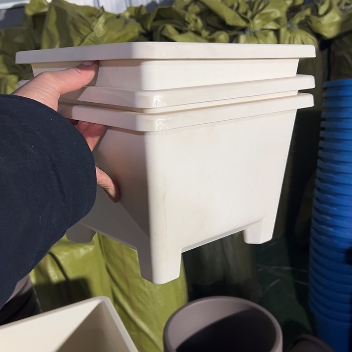 微瑕米白方球根26外径19高3个盆