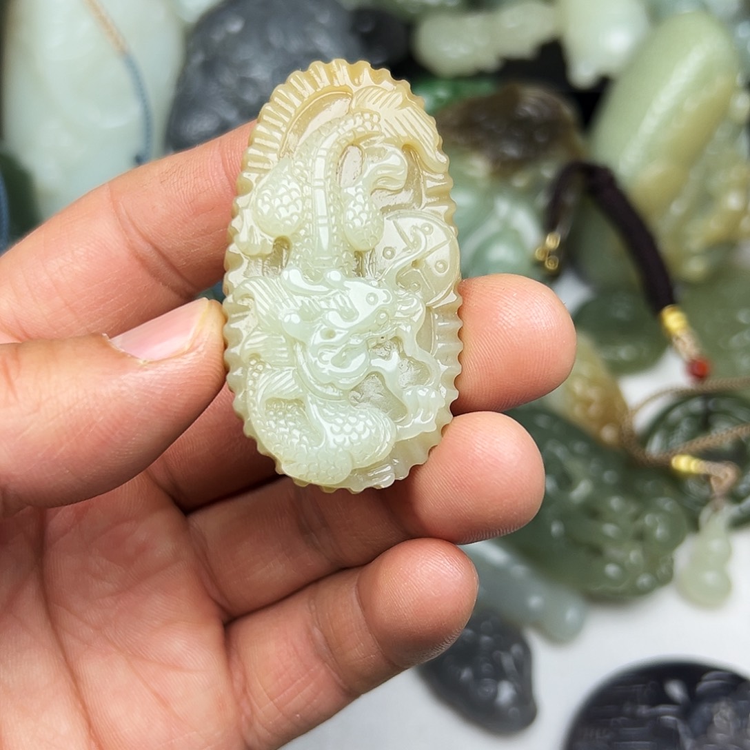 和田玉颈饰未镶嵌