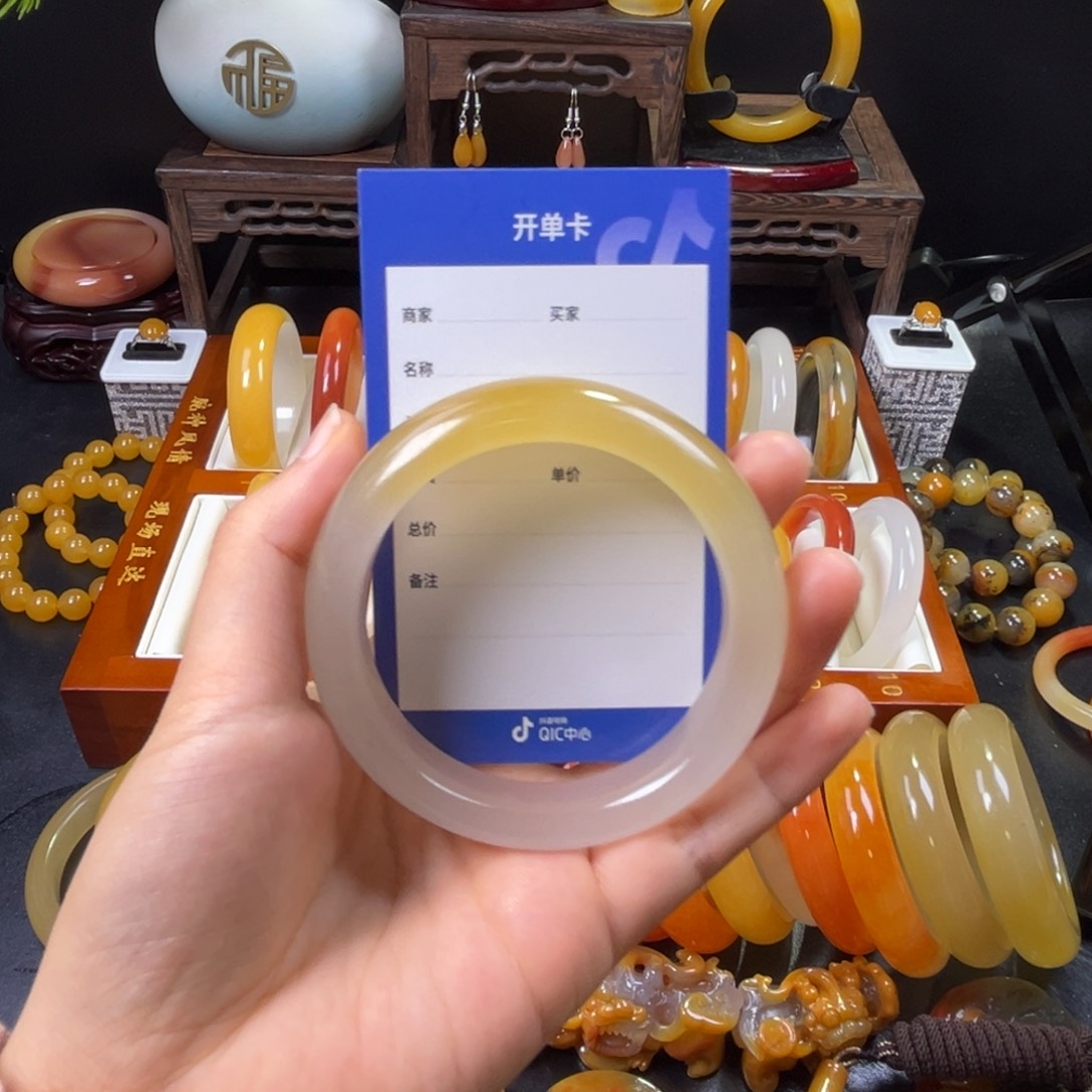 石英质玉手镯未镶嵌