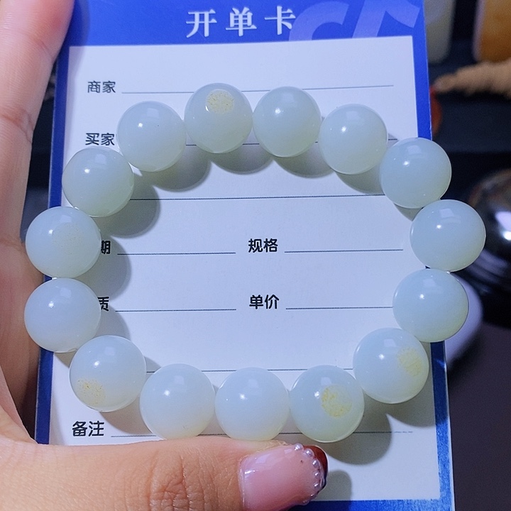 和田玉颈饰未镶嵌人****学