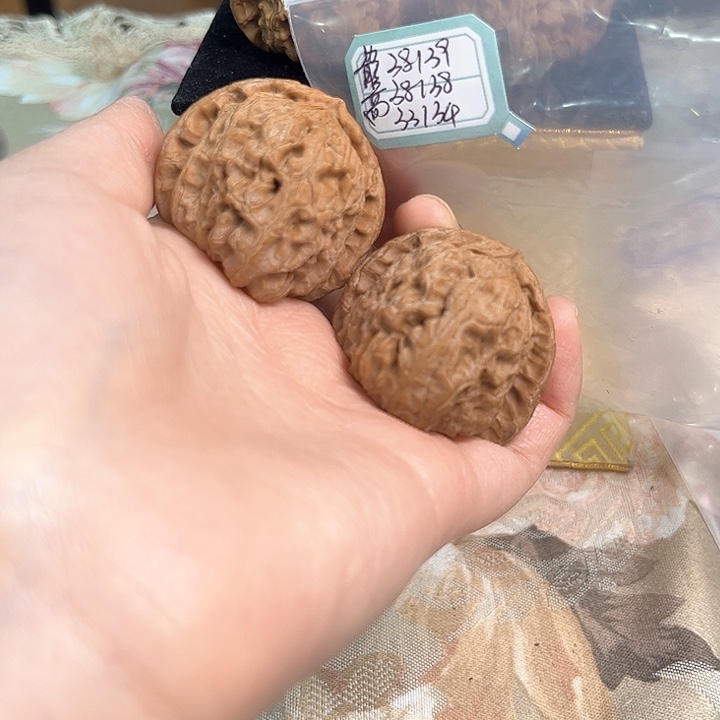 文玩核桃把件白狮子
