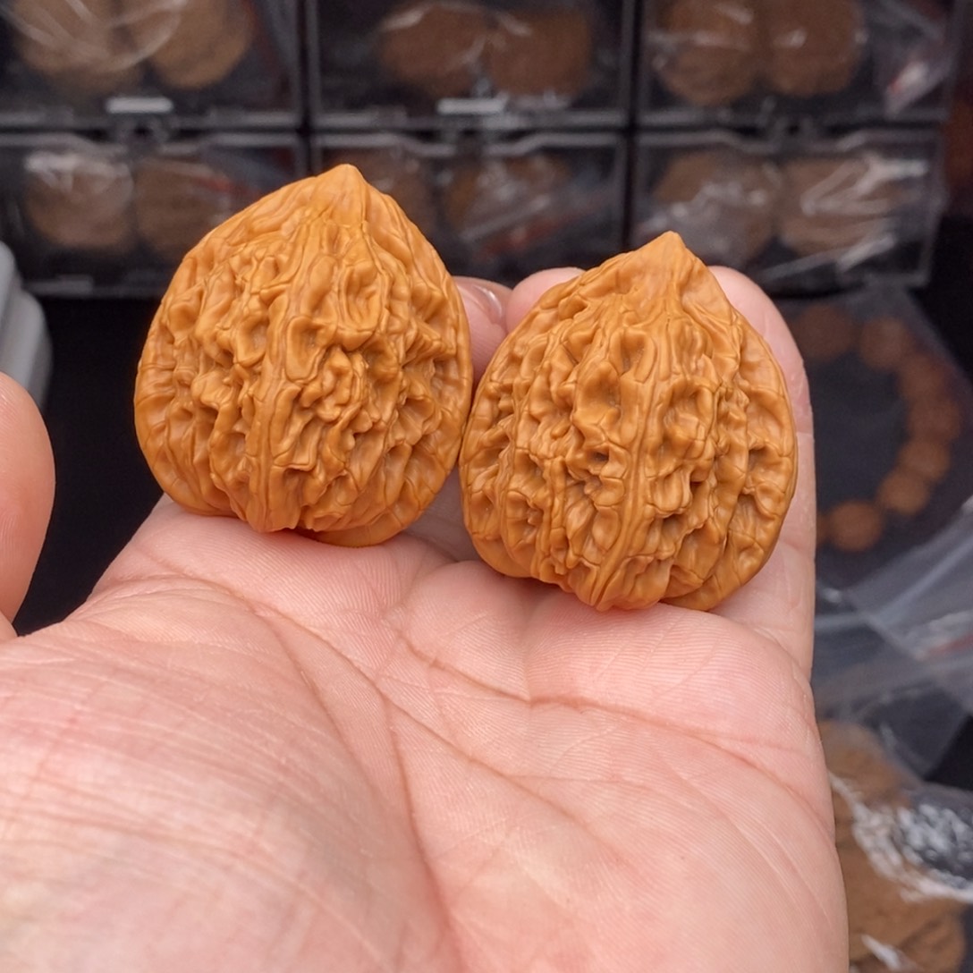 核桃把件38左右望月