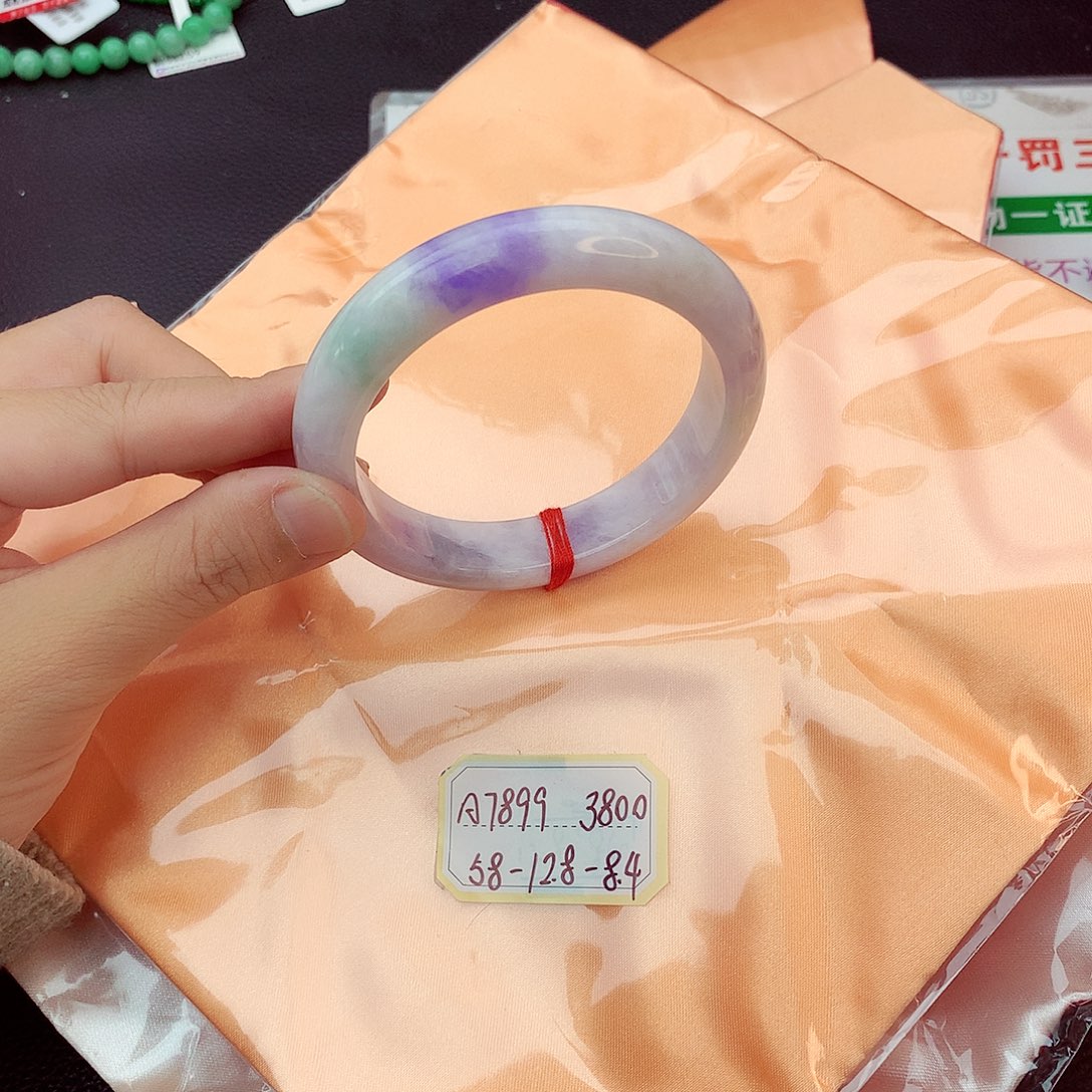 翡翠手镯未镶嵌人*果翡翠
