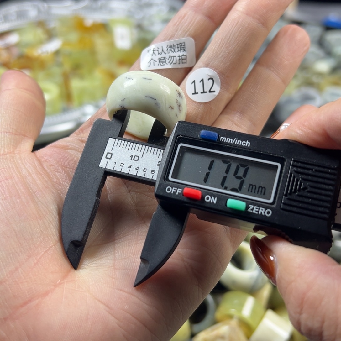 蛇纹石玉未镶嵌戒指