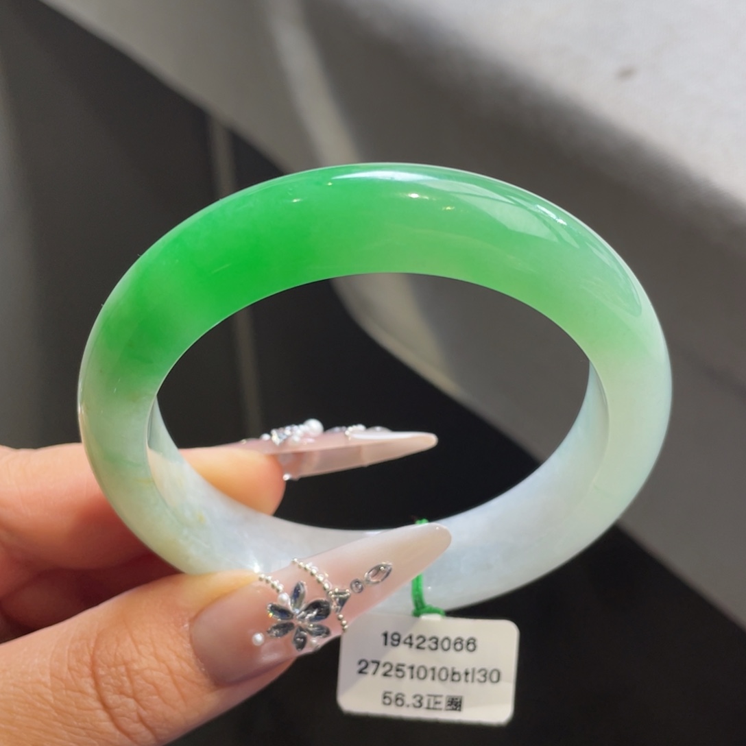 翡翠未镶嵌手镯冰绿正圈手镯