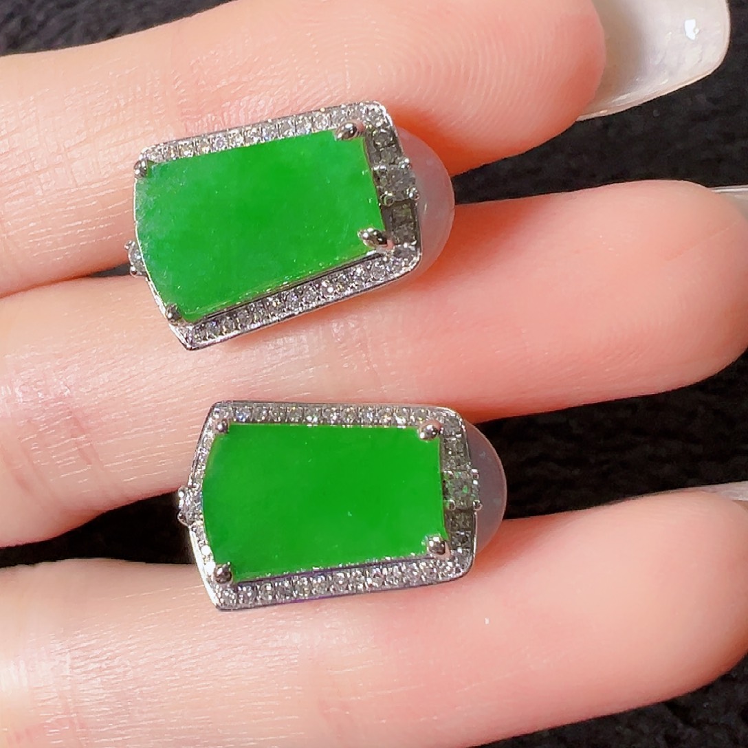 蔓***懿翡翠18K金镶嵌耳饰签收后24小时鉴赏期