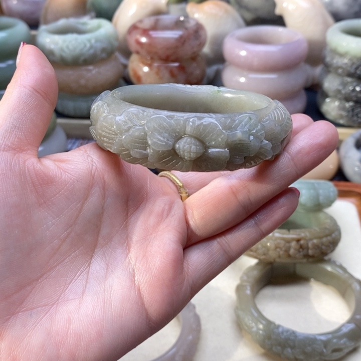石英岩玉手镯未镶嵌