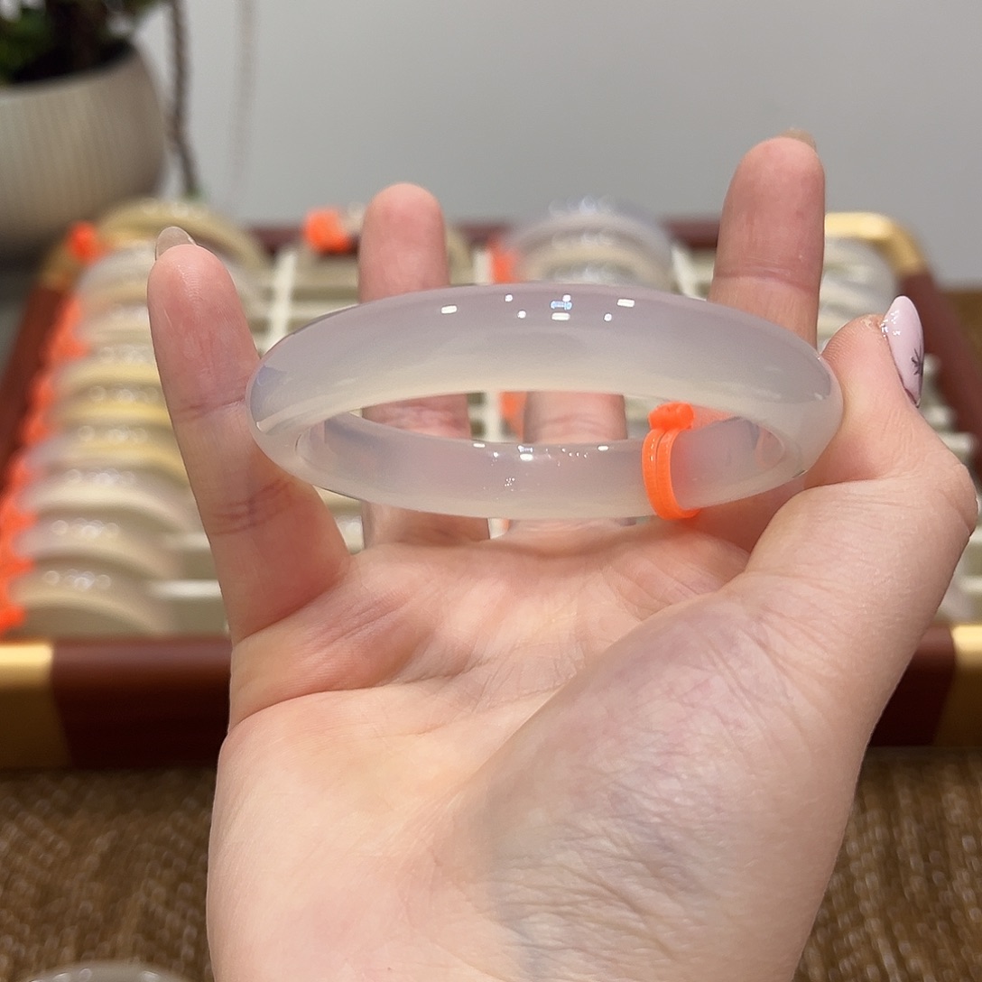 佑***.玛瑙/玉髓未镶嵌手镯