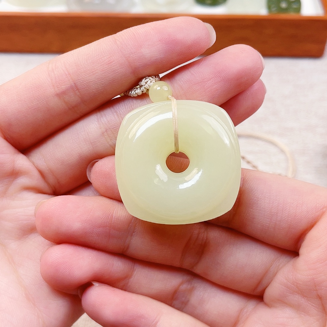 静***…和田玉未镶嵌吊坠(赠链)