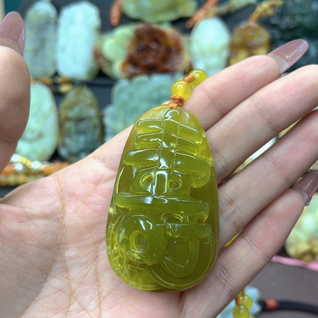 蛇纹石玉颈饰未镶嵌