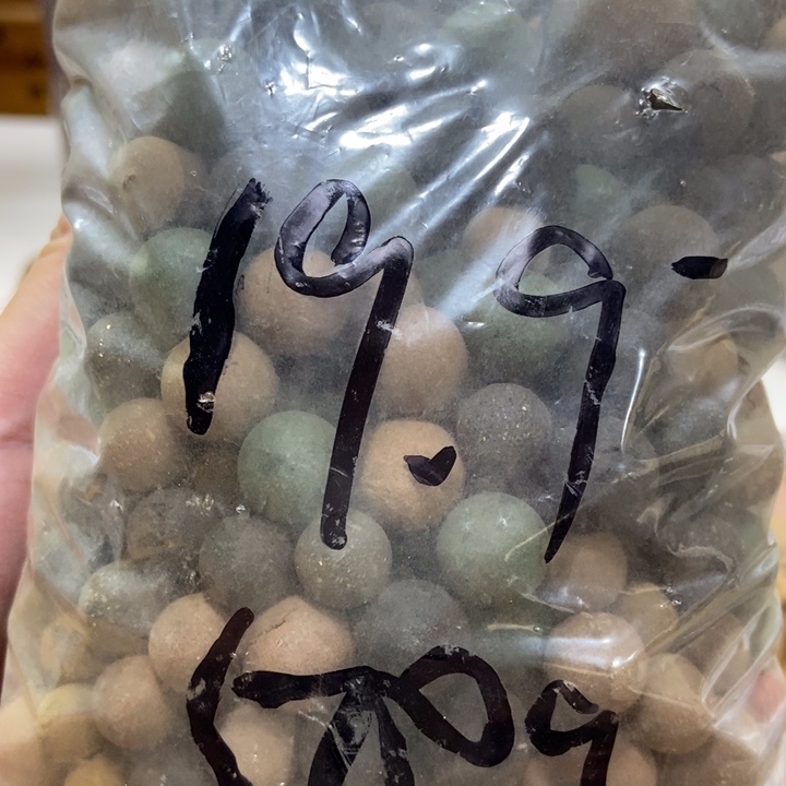 泥塑混合珠瑕疵没有打孔500克