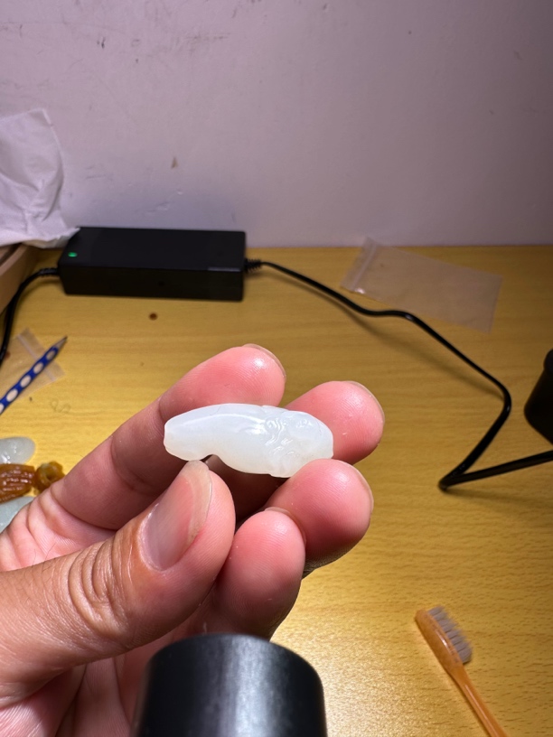和田精雕马上封侯小挂件