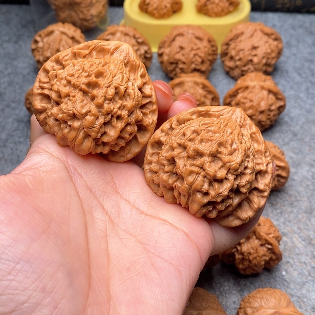 文玩核桃把件精品麒麟大官帽53