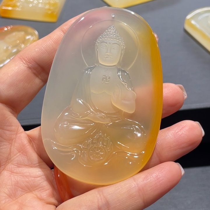 未镶嵌石英质玉（黄龙玉）挂件