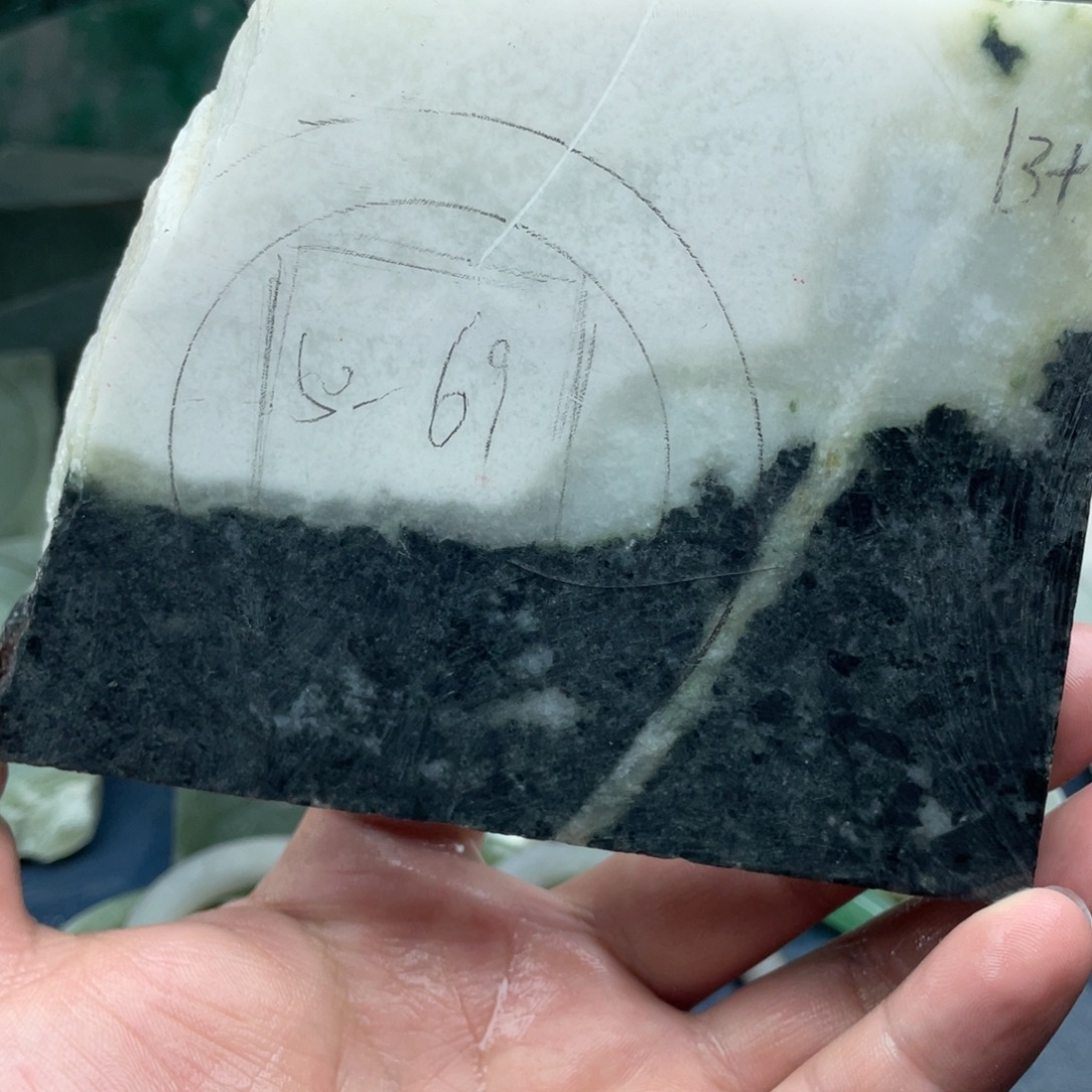 独山玉未镶嵌珠宝奇石定制手镯