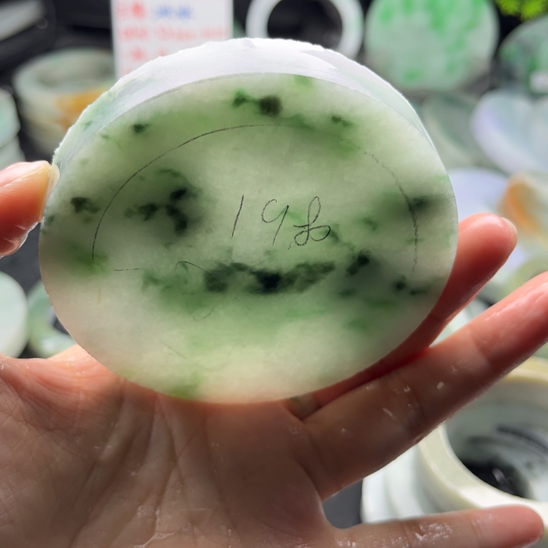 未镶嵌翡翠手镯定制翡翠