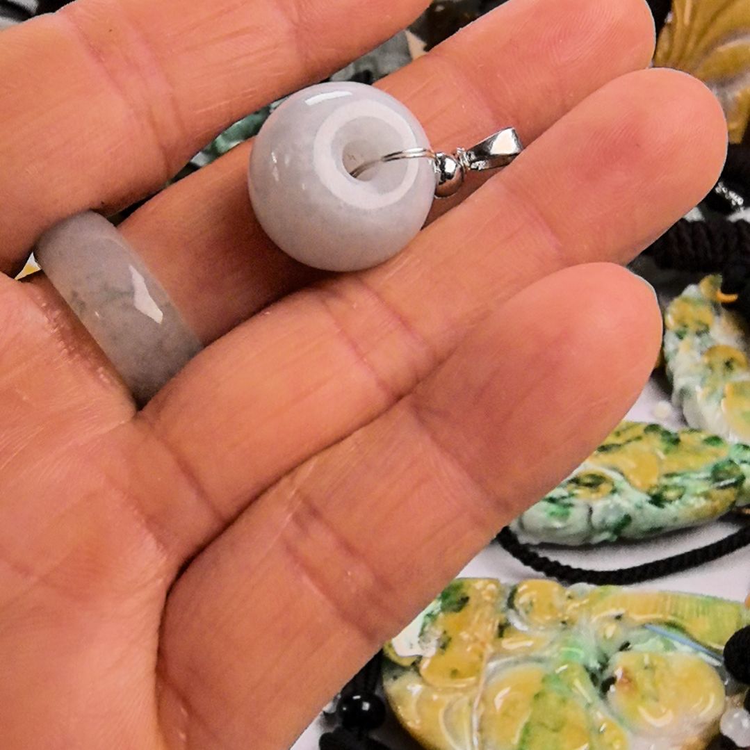 翡翠颈饰未镶嵌吊坠