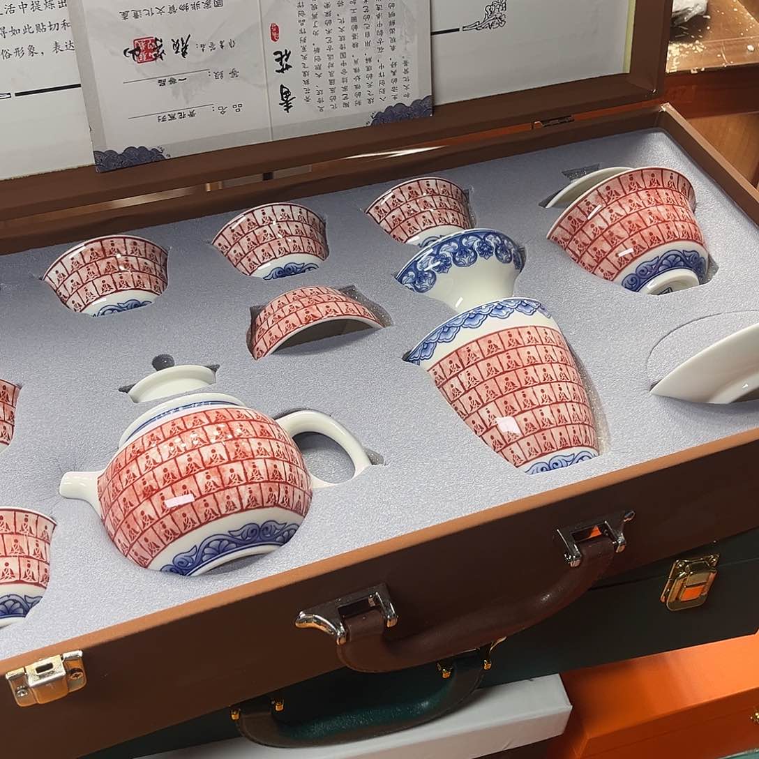 孤品茶具套装等。            