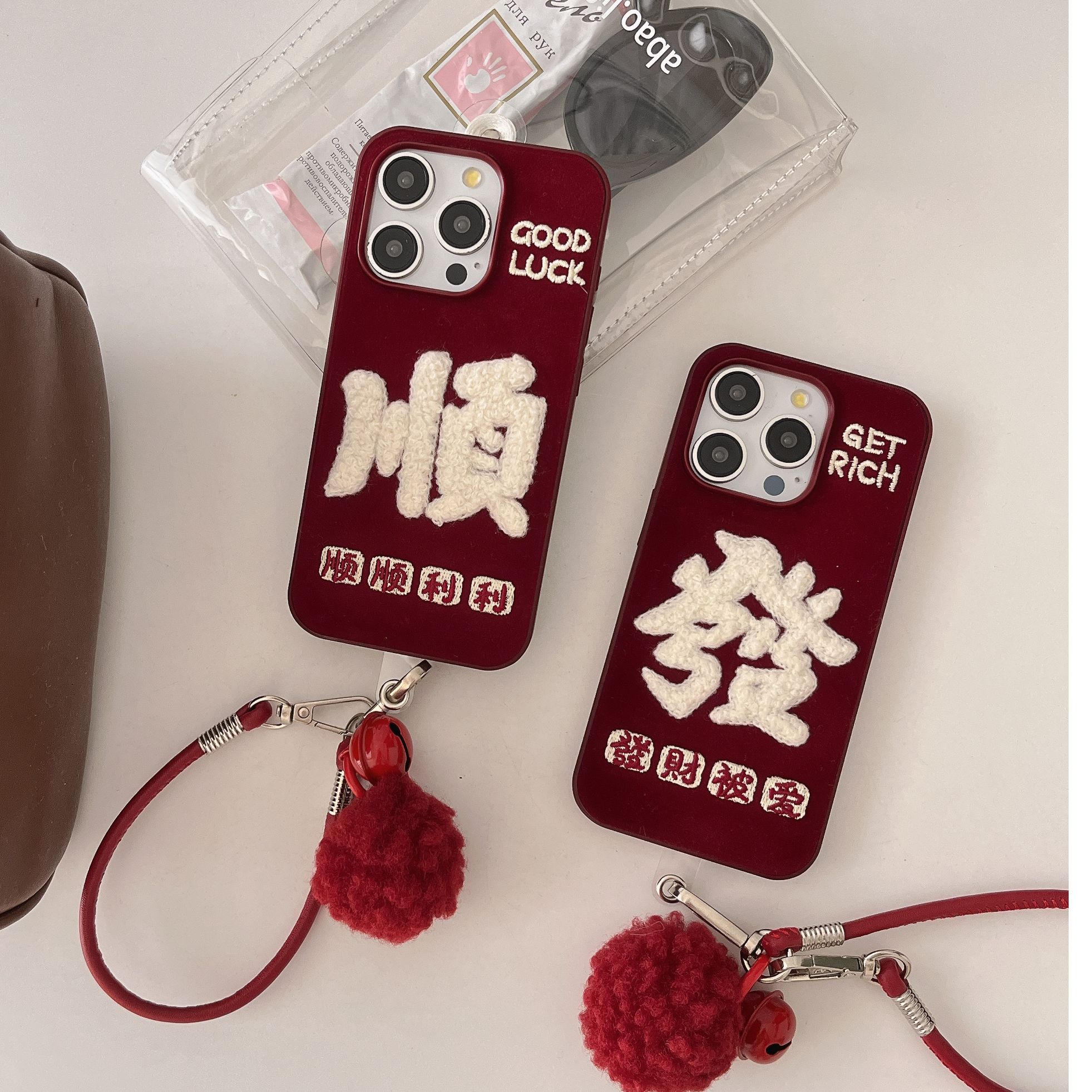 新年红色刺绣文字發顺毛绒布适用苹果iPhone16promax/15/14手机壳