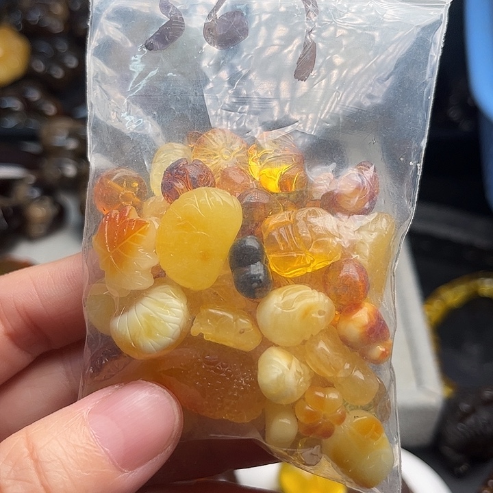 琥珀颈饰未镶嵌蜜蜡