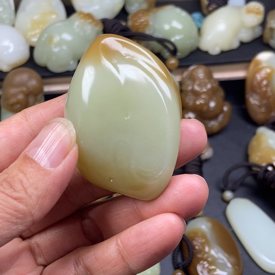 往***风和田玉（糖玉）未镶嵌戒指