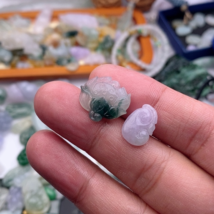 翡翠未镶嵌吊坠(不含链)周****鱼
